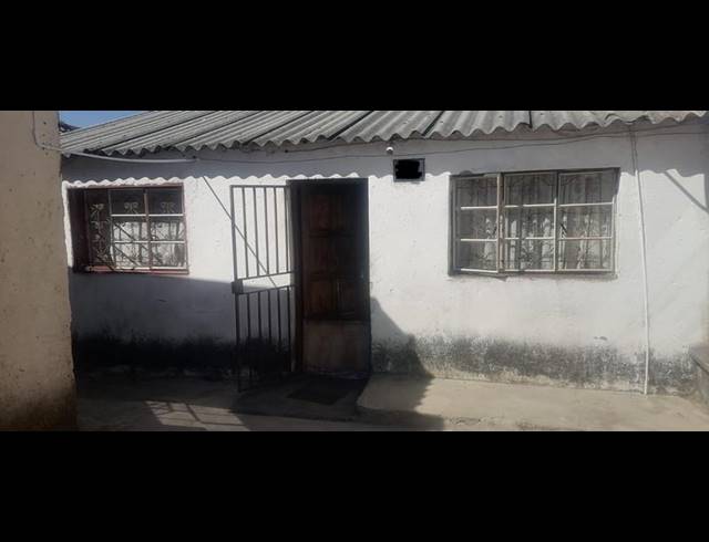 9 BEDROOM HOUSE FOR SALE IN TEMBISA CENTRAL